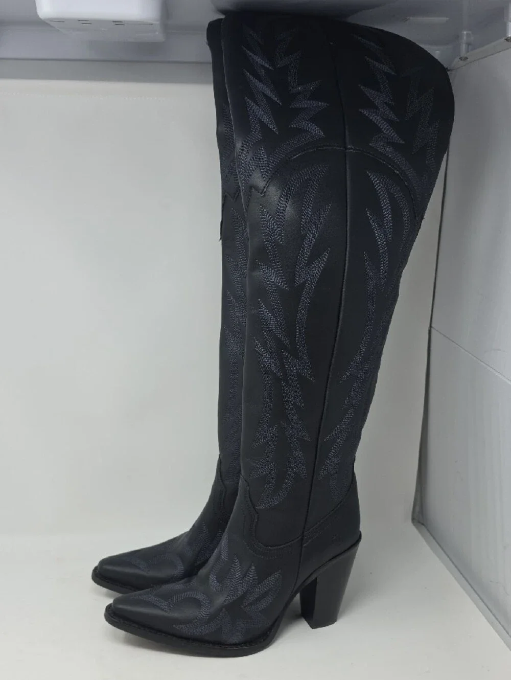 Dingo Women's Diva Over The Knee Tall Western Boots - Snip Toe Size 8.5